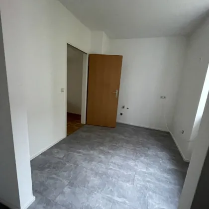 Gemütliche 3-Raum-Wohnung in grüner Ruhelage sorgt für puren Wohngenuss!  - Parkplatz im freien und ausgewählte Nachbarschaft inklusive! - Bild 2