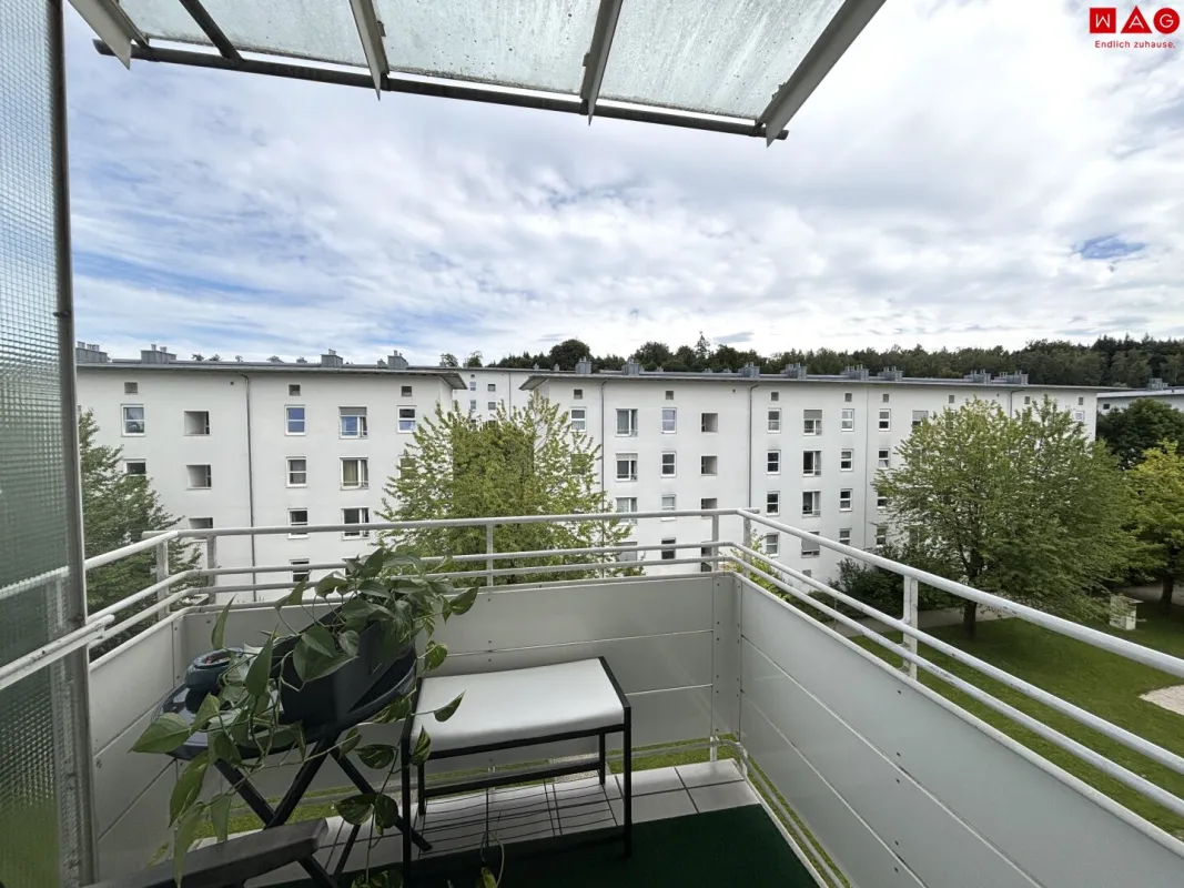3-Zimmer-Wohnung in Ebelsberg – ca. 75 m² mit Balkon & Tiefgarage, ab 01.11.2025 verfügbar – Nähe Pichlingersee & Schiltenberg-Hügel! - Bild 1