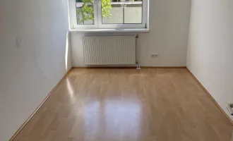 Schnell sein und moderne 2-Zimmer Wohnung mit grünem Innenhof in zentraler Welser Lage sichern!