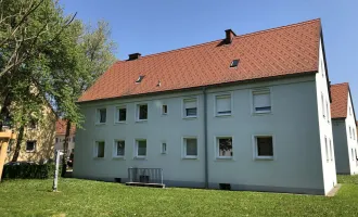 Die Natur vor der Haustüre: Ruhige Grünlage, ohne auf die Vorteile einer hervorragenden Infrastruktur verzichten zu müssen! Schnell sein und diese gemütliche Wohnung mit praktischer Raumaufteilung sichern!