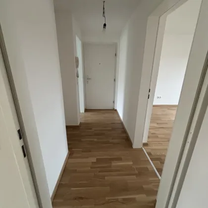 Modernisiert - hochwertig - durchdacht: diese Wohnung überzeugt mit stilvoller Sanierung, ebenerdiger Dusche, modernen Böden und viel Stauraum - perfekt für Paare oder kleine Familien! - Bild 3
