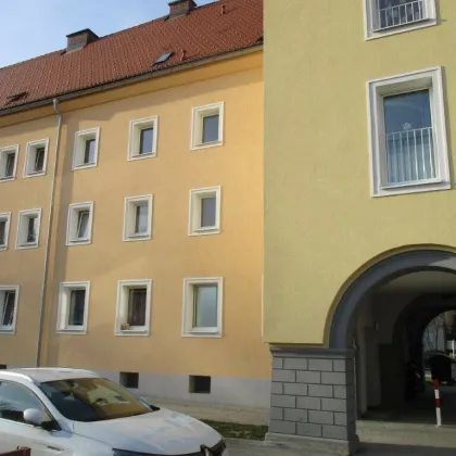 Sehr attraktive und ansprechende Wohnung ruhig und grün gelegen! Tolle Raumaufteilung für äußerst flexible Nutzungsmöglichkeiten! 1A-Infrastruktur wird geboten! - Bild 2