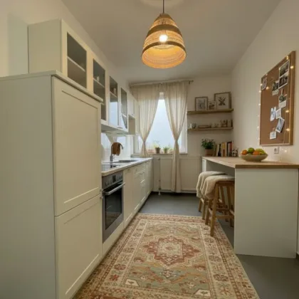 Sanierte Familienwohnung vereint höchsten Wohnkomfort mit einer entspannten Grünlage und herrlichem Ausblick! Freuen Sie sich auf ein durchdachtes, flexibles Raumkonzept – perfekt für modernes Wohnen. Jetzt dank KI-Visualisierung realitätsnah erleben! - Bild 2