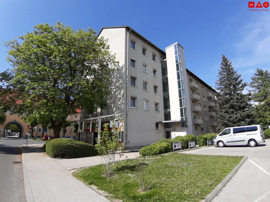 Sanierte Familienwohnung vereint höchsten Wohnkomfort mit einer entspannten Grünlage und herrlichem Ausblick! Freuen Sie sich auf ein durchdachtes, flexibles Raumkonzept – perfekt für modernes Wohnen. Jetzt dank KI-Visualisierung realitätsnah erleben! - Bild 1