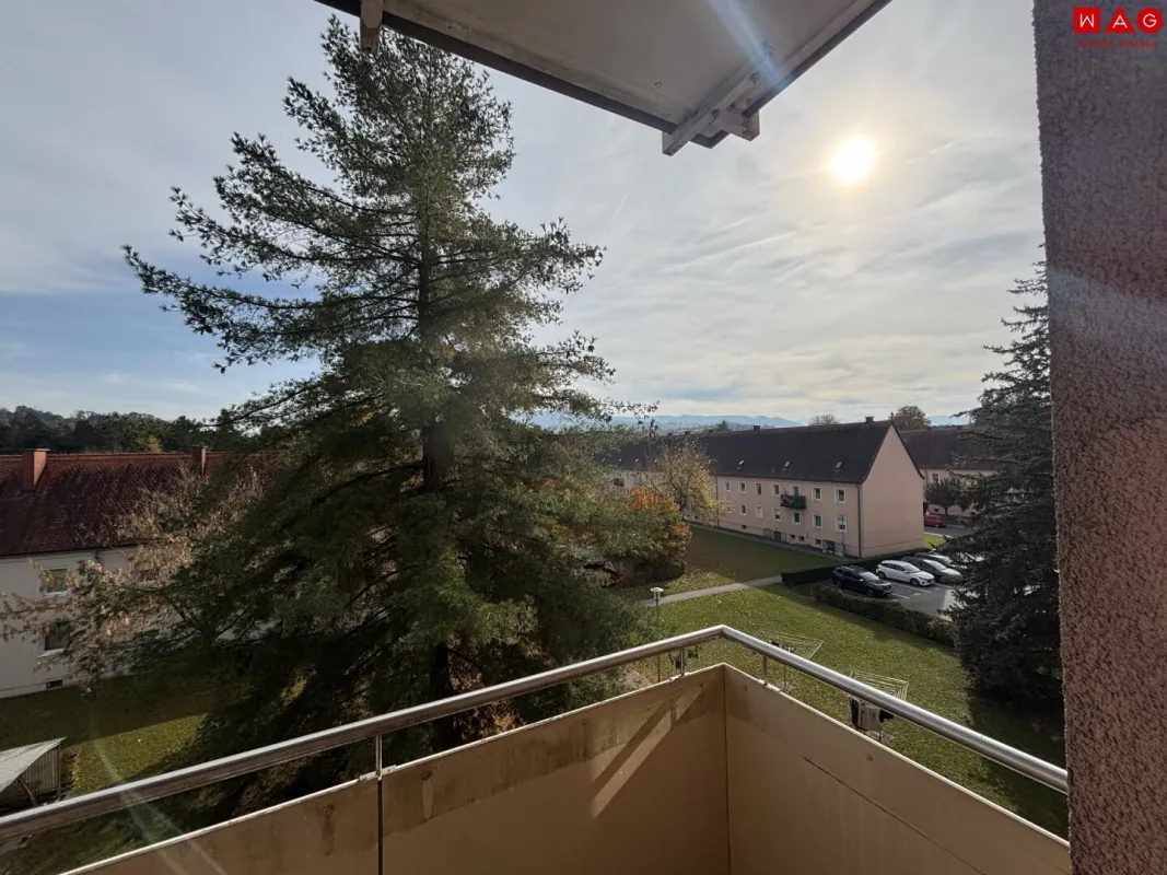 Sonnige Aussichten in ruhiger Grünlage: großzügige 2-Zimmer-Wohnung mit gemütlichem Balkon, moderner Dusche und heller Küche im 3. OG (inkl. Aufzug) – ideal für Singles oder Paare in Steyr-Münichholz! - Bild 1