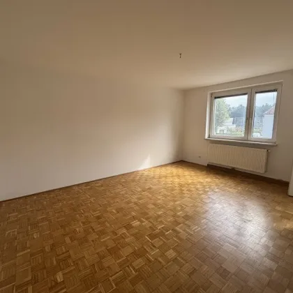 Singles aufgepasst! Sanierte, helle 1-Raum-Wohnung mit idealer Raumaufteilung in Steyr Münichholz: komfortabel, erschwinglich und mitten im Grünen! Praktischer Abstellraum, Aufzug und geräumiges Badezimmer inklusive! Jetzt mit KI-Visualisierung! - Bild 2