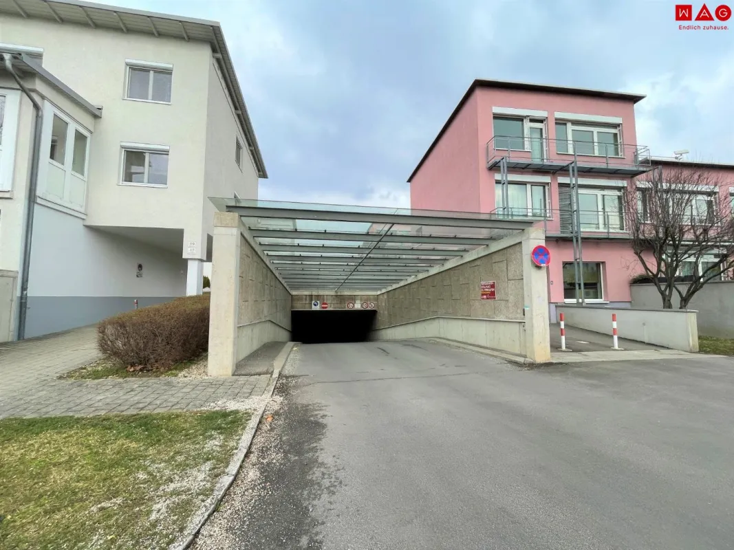 Für den Winter schon vorgesorgt? Tiefgaragenplätze in sicherer Umgebung in der Tiefgarage Forellenweg - Suttnerstraße: direkt vom Eigentümer! - Bild 1