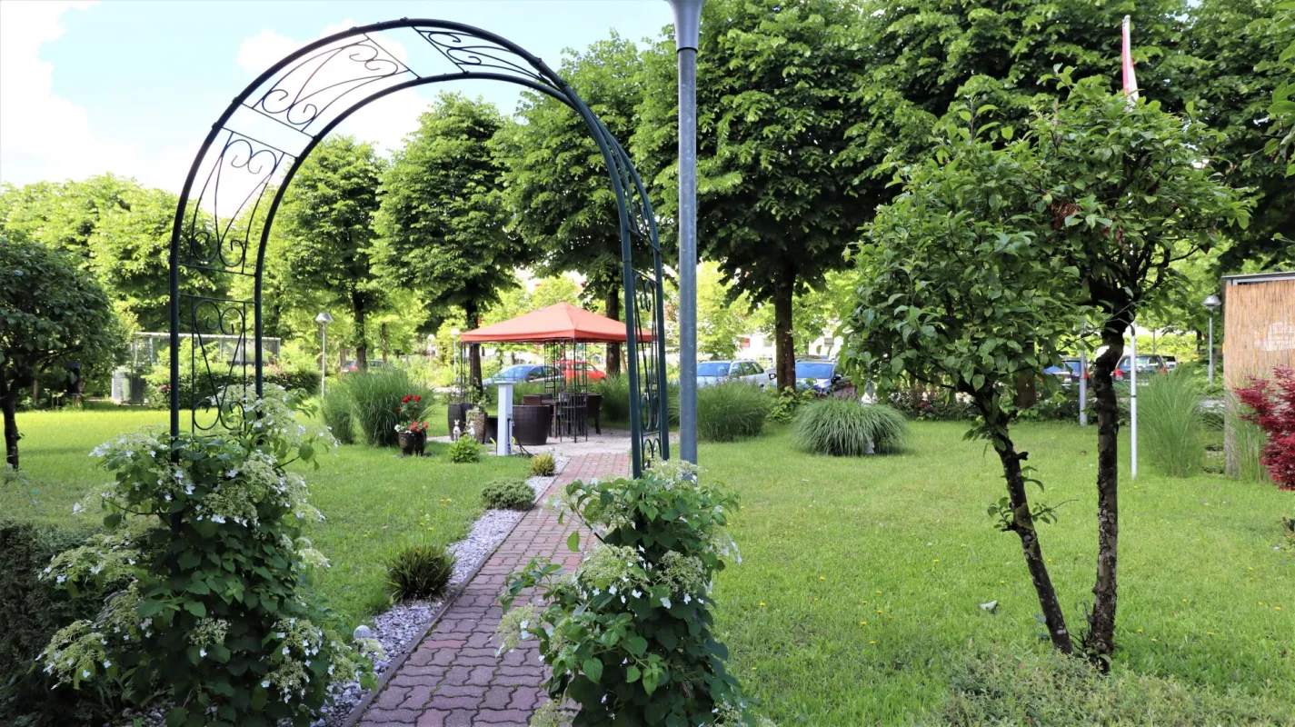 Familienfreundliche 4 Zimmerwohnung am Stadtrand Salzburgs - Bild 1