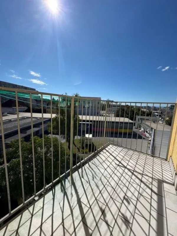 PROVISIONSFREI I BAHNHOFNAHE LAGE I BALKON I KOMPLETT SANIERT I 3. OG MIT LIFT I HELL & FREUNDLICH I MODERNES BADEZIMMER MIT EBENERDIGE DUSCHE I PROJEKT WOHNEN I - Bild 1