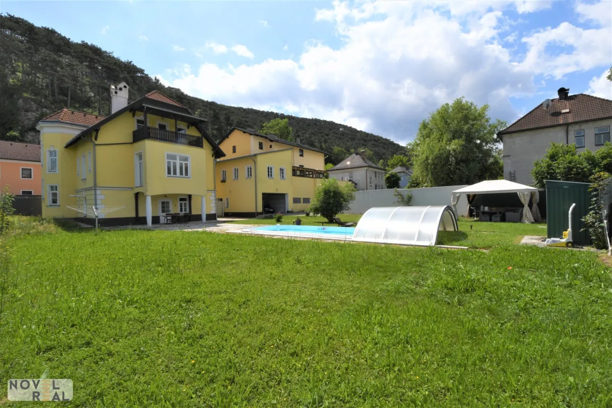 Gepflegter Jugendstilaltbau mit Nebengebäude auf großem Grundstück mit Swimmingpool in Berndorf - Bild 1