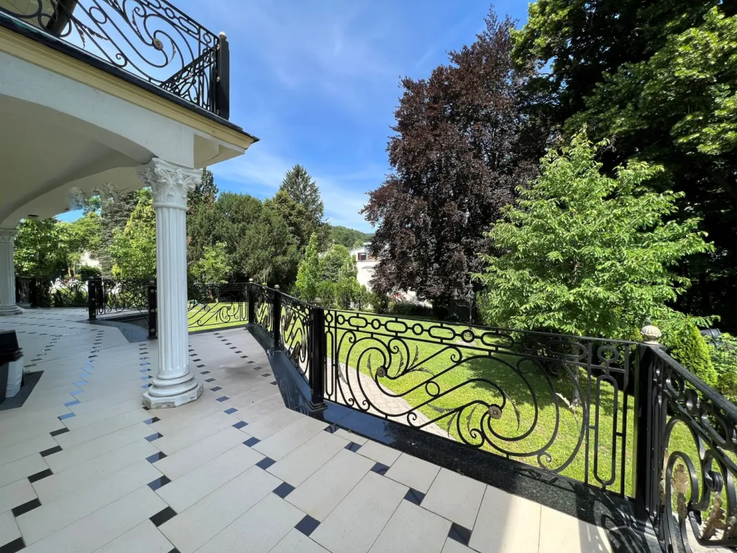 LUXUS MIT WOHLFÜHLFAKTOR - EXKLUSIVE VILLA MIT TRAUMHAFTEN BLICK! - Bild 1