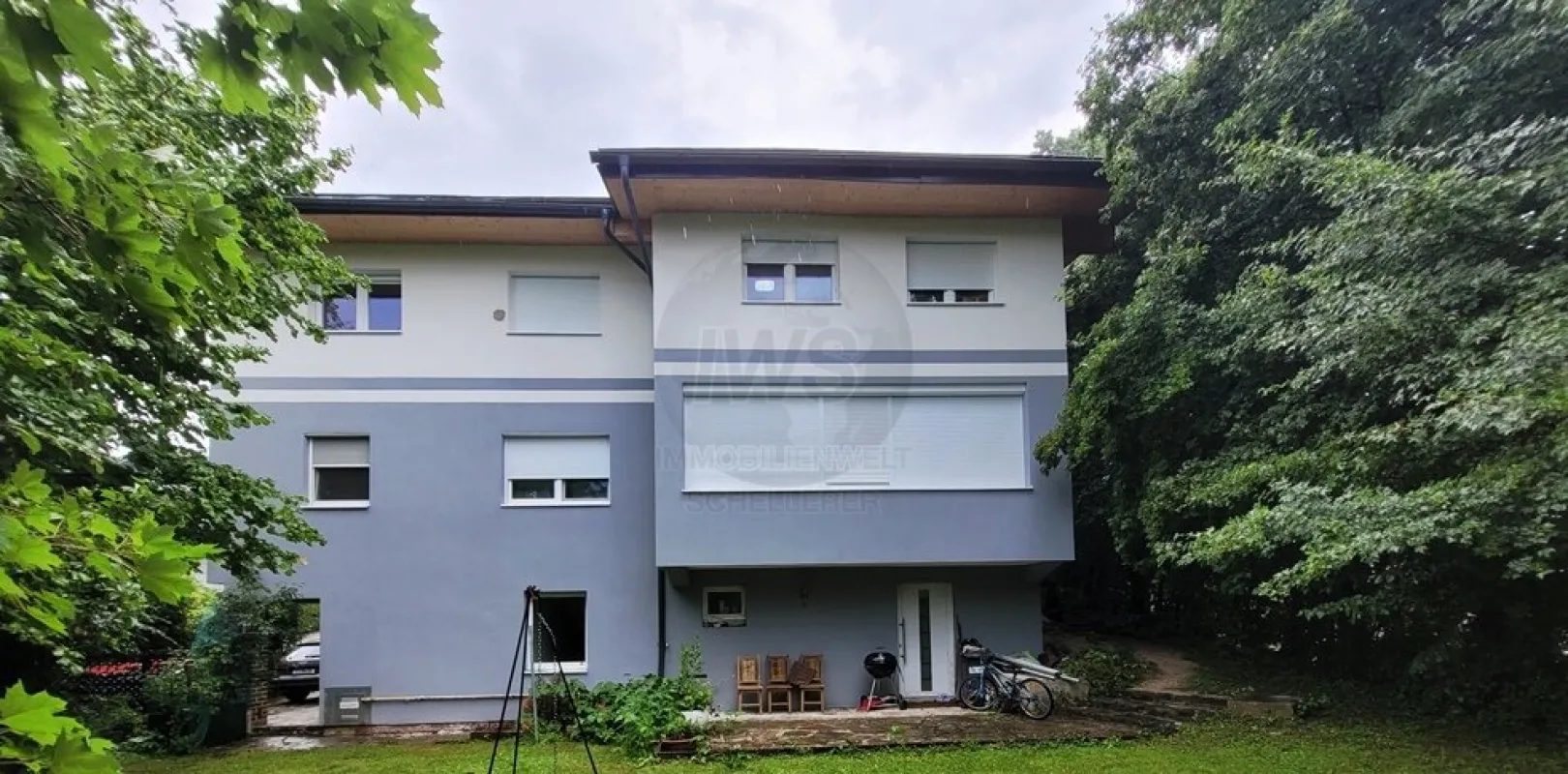 Riesiges Mehrfamilienhaus für 3 Familien - Preis auf Anfrage - Bild 1