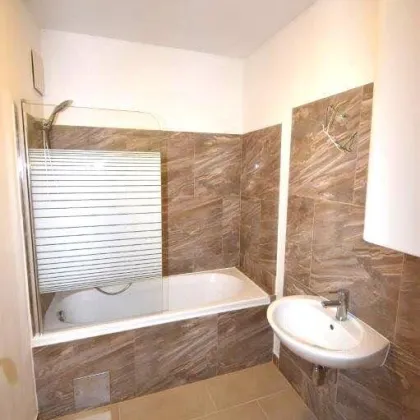 Neuwertig und unbefristet! Top 3-Zimmer-Balkon-Wohnung inkl. HZ- Nähe Schwechat! - Bild 3