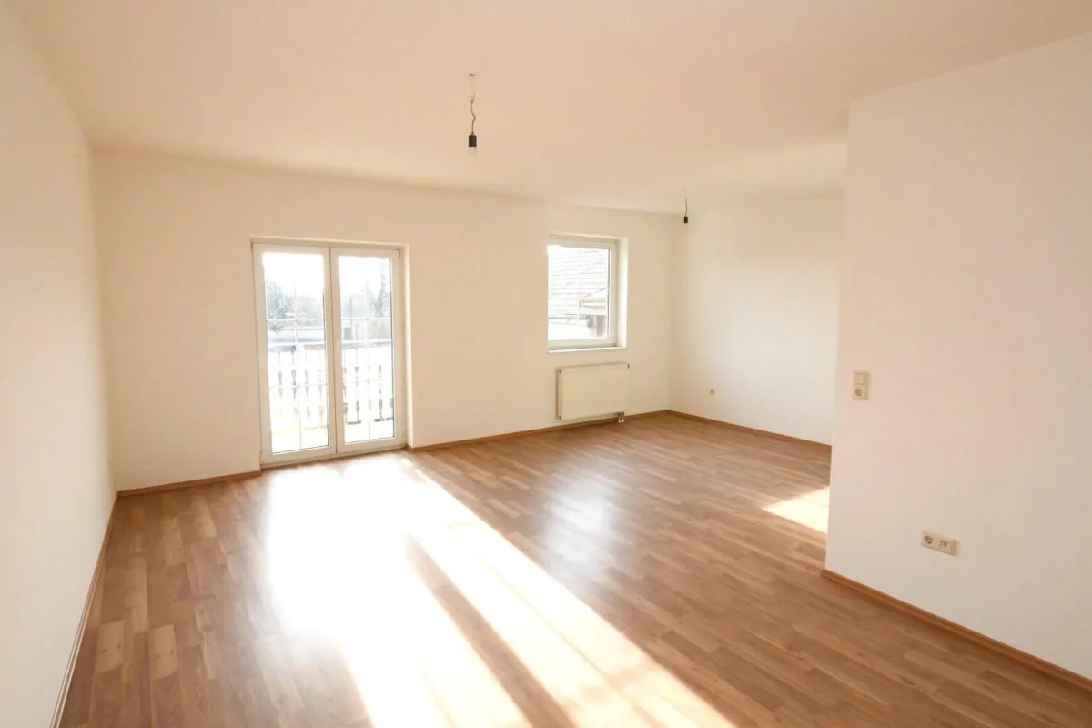 Neuwertig und unbefristet! Top 3-Zimmer-Balkon-Wohnung inkl. HZ- Nähe Schwechat! - Bild 1