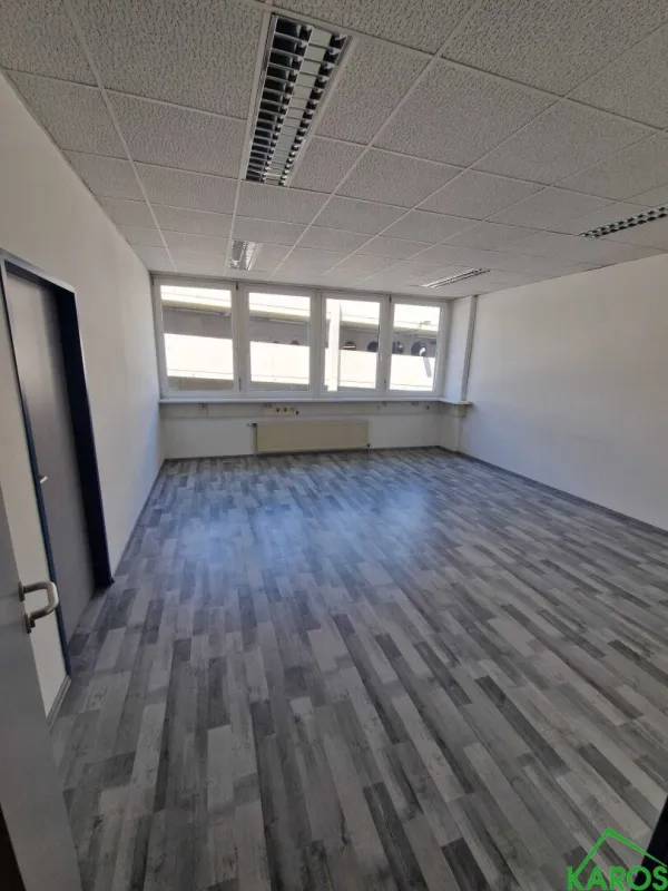 KLEINBÜRO AN DER A22/STREBERSDORF - Bild 1