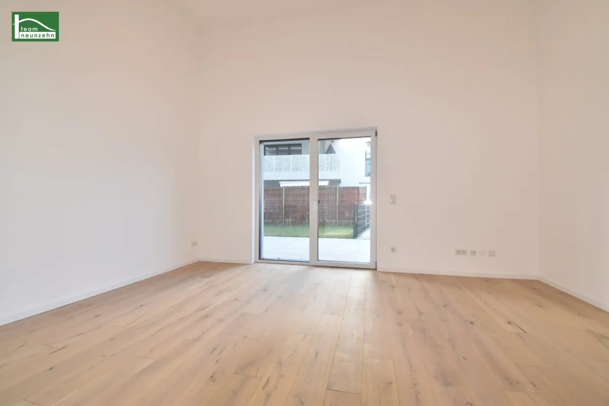 Perfekt aufgeteiltes Büro mit riesigen Raumhöhen in Hofruhelage mit Garten auf Eigengrund - bei U1 - Bild 1
