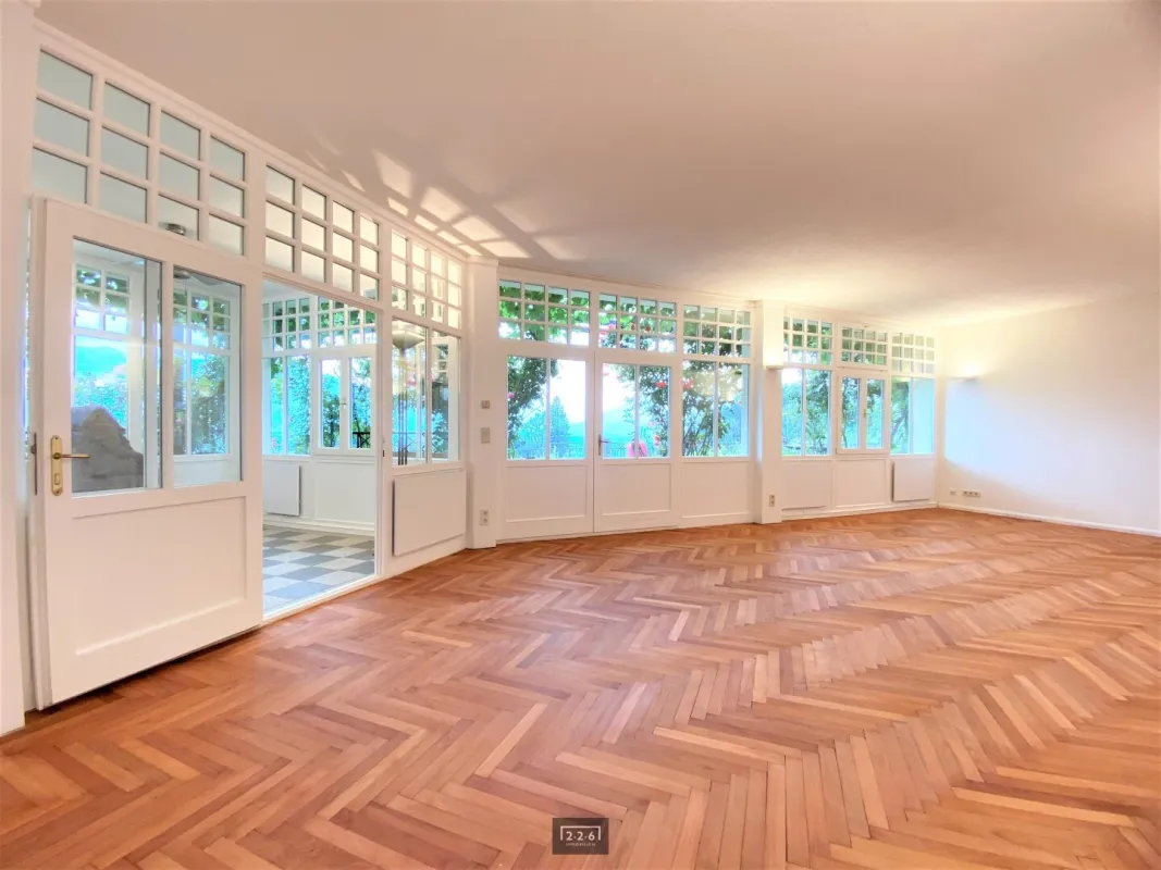 226 Immobilien: Stilvolles Wohnen in einer imposanten Villa - Bild 1