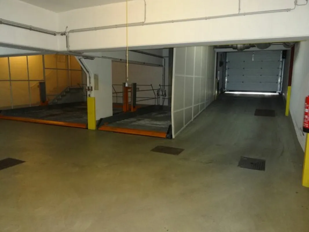 Günstige Garagenstellplätze zu vermieten! Ottakringer Straße 163. - Bild 1
