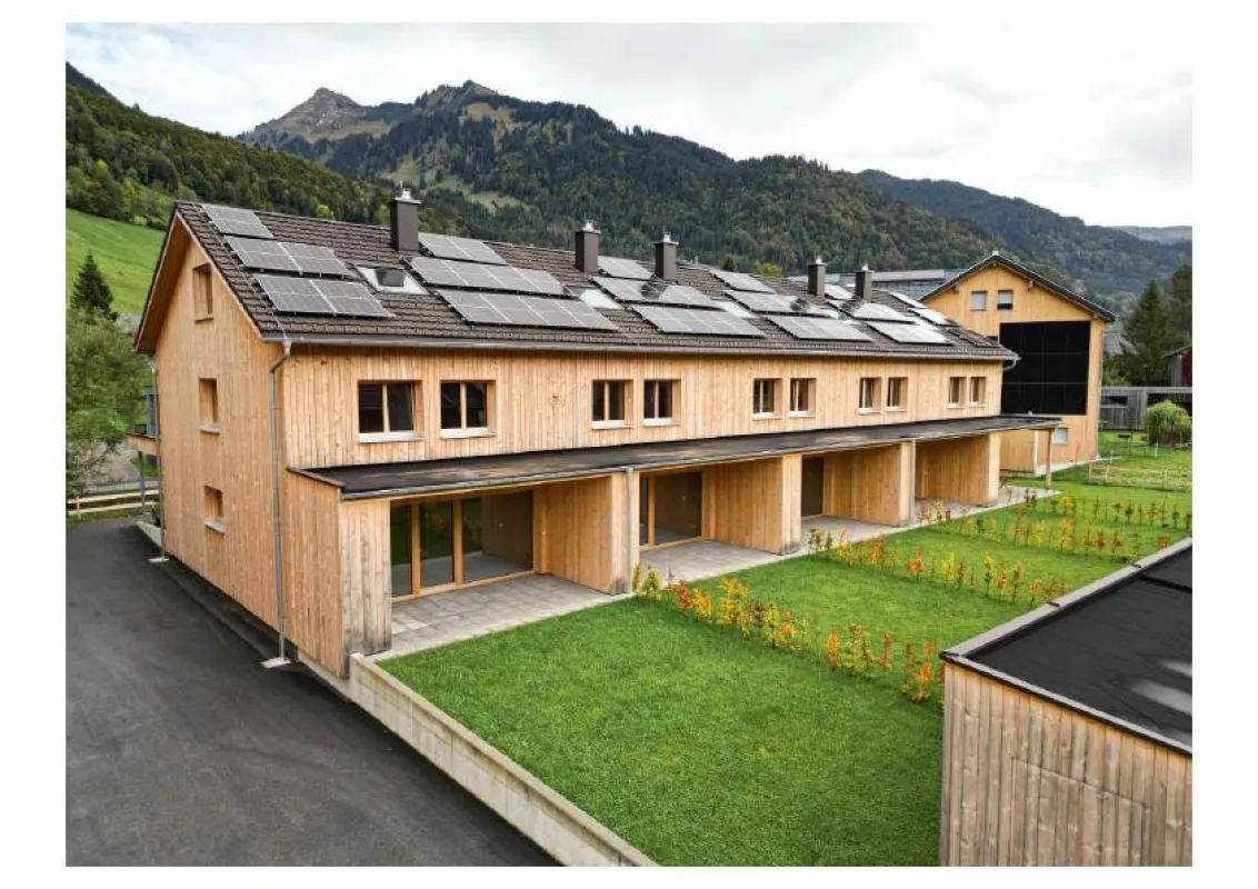 Bregenzerwald - Au, Vollholz Reihenhaus mit Garten, Terrasse und Schuppen, kurzfristig beziehbar - Bild 1