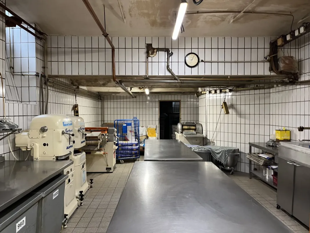 Bäckerei oder Lebensmittelherstellung möglich, mit Kundenfrequenz und Verkaufslokal auch für Catering, Lieferküchen uvm. - Bild 1
