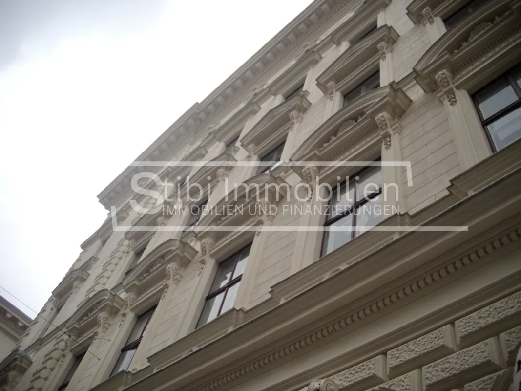 Top Entwicklungsobjekt!!! Zinshaus nähe U-Bahn; 100% befristete Mietverträge + DG-Baubewilligt > 400m2 netto WFL. - Bild 1