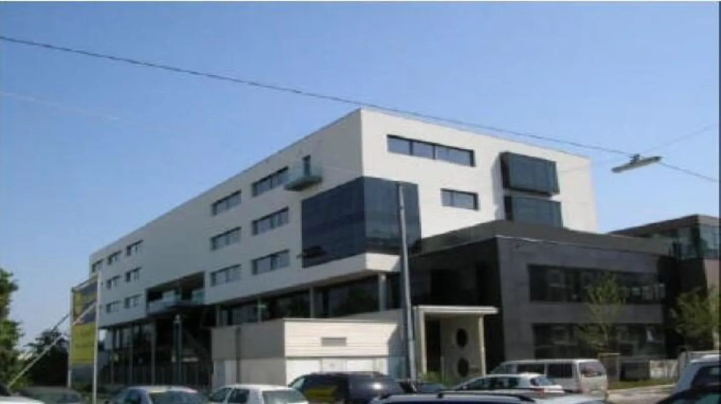 bezugsfertiger Büroraum in Bürohaus, Kühlgeräte, Tiefgarage, U1-Nähe - Bild 1