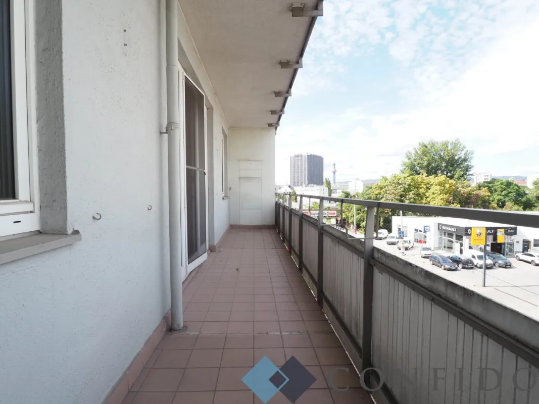 Sanierungsbedrüftige 2 Zimmerwohnung mit Loggia nahe Höchstädtplatz! - Bild 1