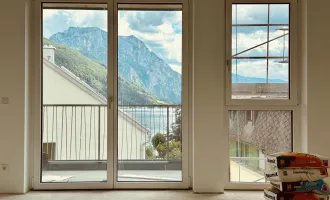 Lichtdurchflutete Wohnung mit Seeblick und großer Terrasse in Bestlage von Gmunden
