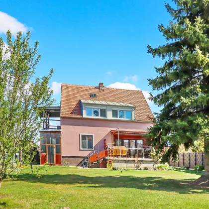 Sanierungsbedürftiges Haus in zentraler Grünruhelage - Bild 2