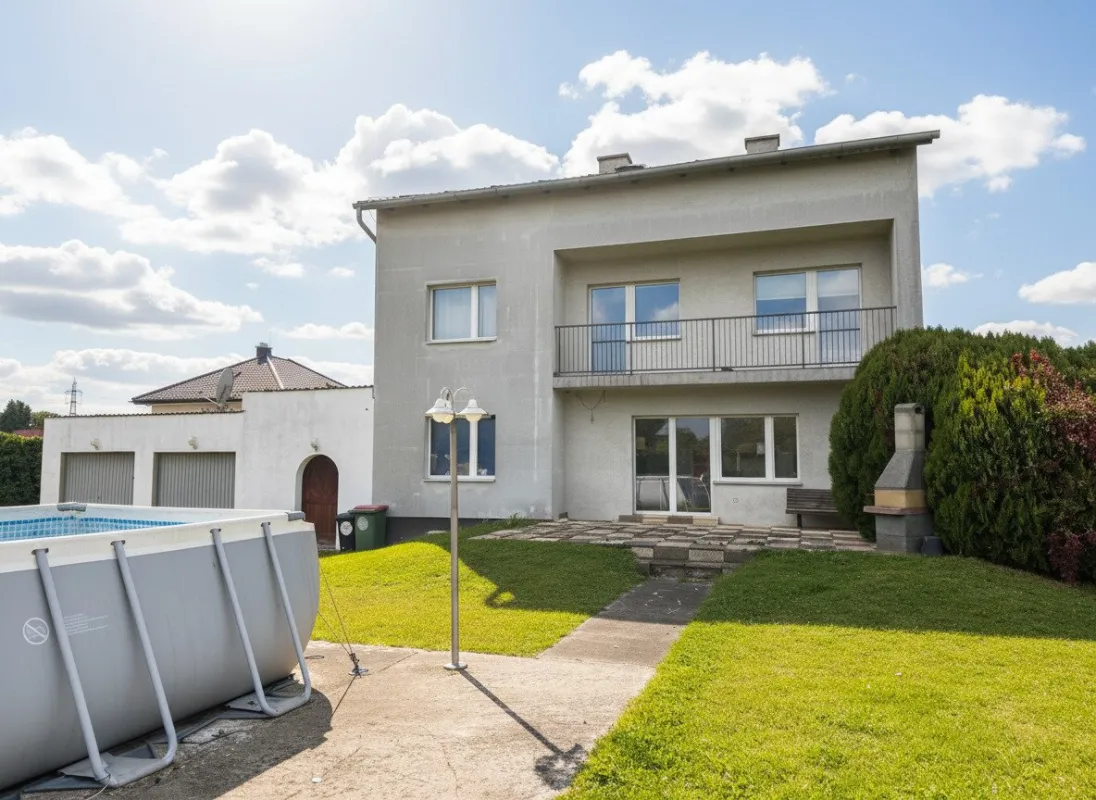 Grundstück mit Zweifamilienhaus in Ruhelage - Variable Gestaltungsmöglichkeiten vorhanden - Bild 1