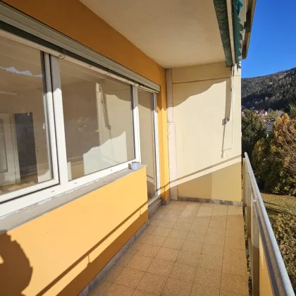 4 MONATE MIETFREI! Geförderte 3-Zimmerwohnung mit sonniger Loggia und Einbauküche - Bild 2