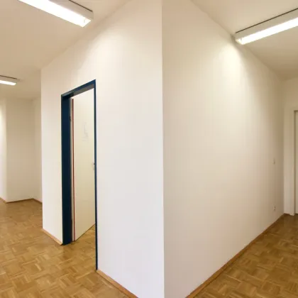 Zentral begehbares Büro im 4. Stock eines Bürogebäudes - inklusive Heizkosten! - Bild 2