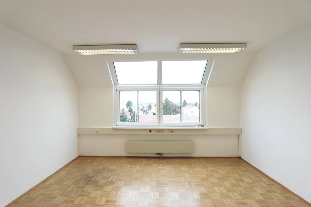 Zentral begehbares Büro im 4. Stock eines Bürogebäudes - inklusive Heizkosten! - Bild 1