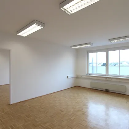BÜROGEBÄUDE! 4-Zimmer-Büro im 2. Liftstock - Bild 3