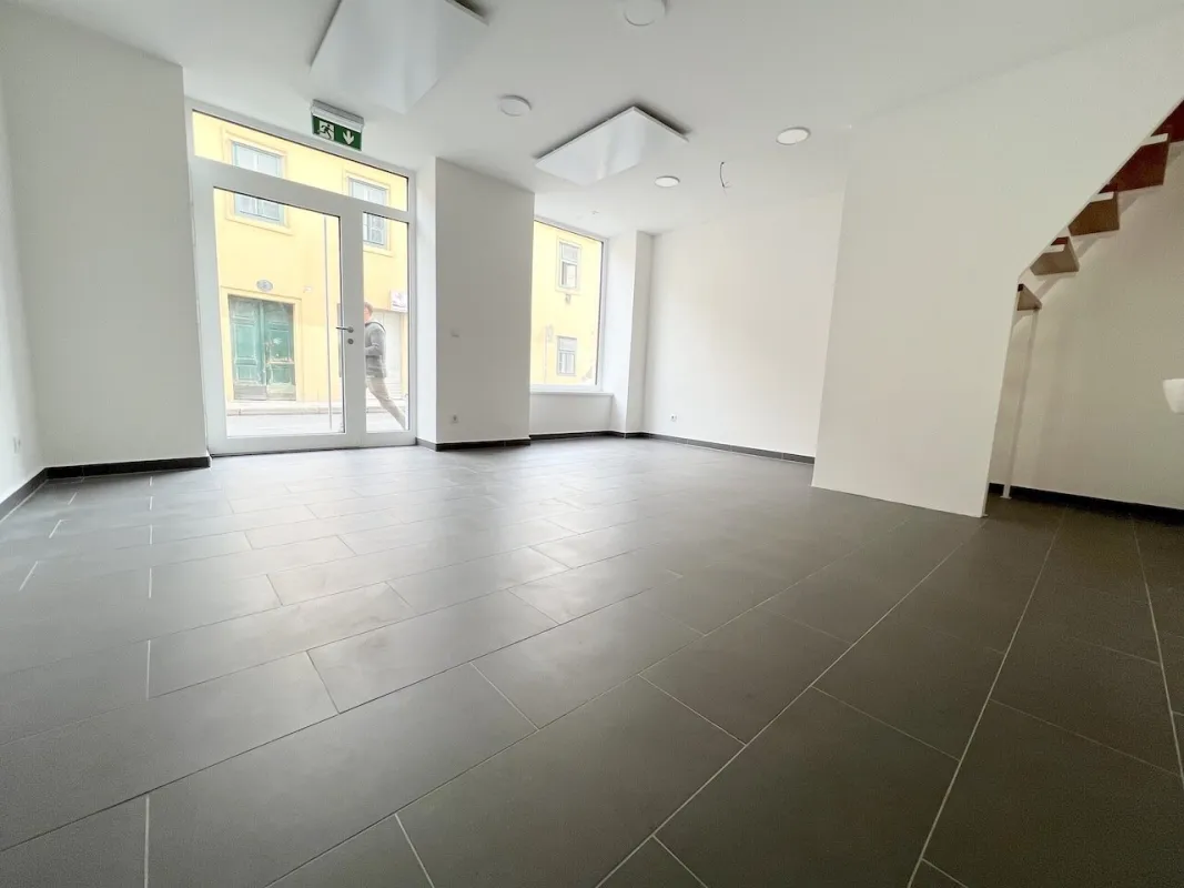 46m²-Geschäftslokal: 2 Etagen, Nähe Schloss Schönbrunn - Bild 1