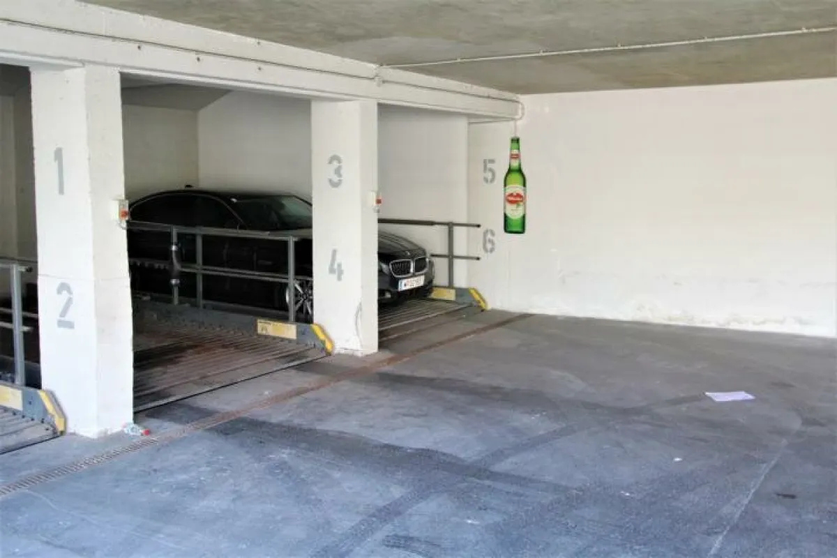 Nähe U6 Gumpendorferstraße- Kfz-Abstellplatz! - Bild 1