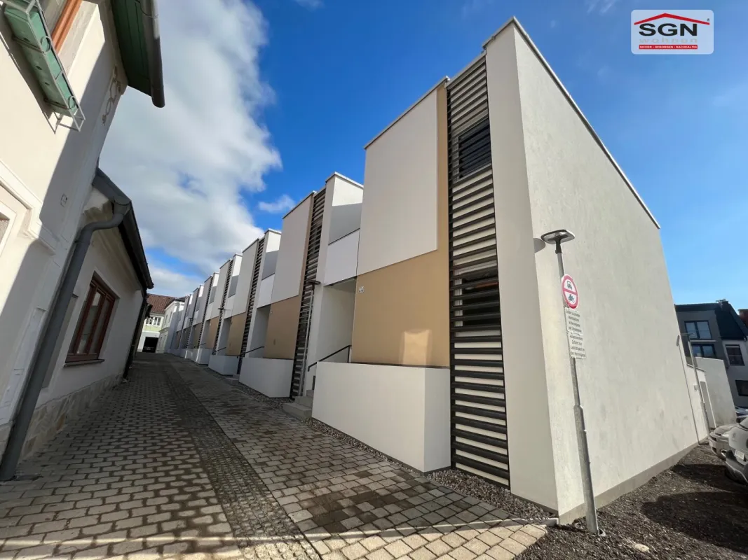 4 Zimmer (Stadt-)Reihenhaus in Neunkirchen mit 2 Garagenstellplätze -"Wohnen mit Chic" - Bild 1