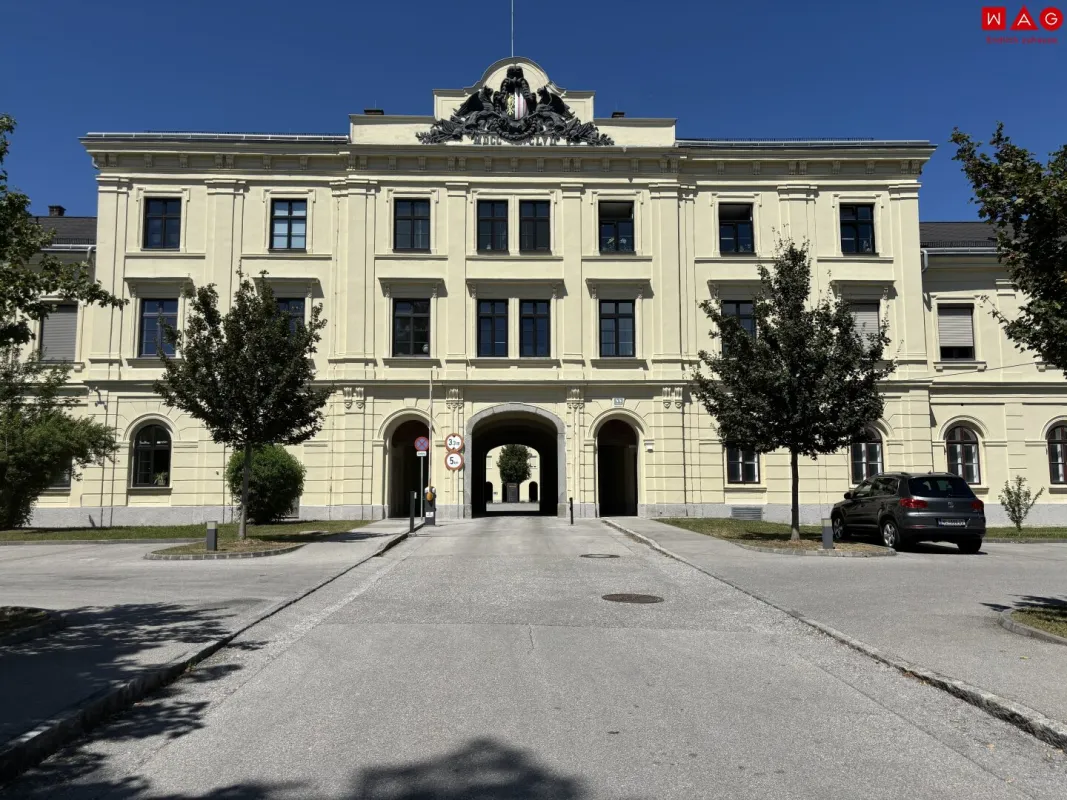 DRAGONER HÖFE: Büro-/Atelier-/Ordi-/Geschäftsfläche exklusiv u. einzigartig - Gewölbe, Granitsäulen, beeindruckende Raumhöhe...- weitreichender Gestaltungsfreiraum in historischen Gemäuern - optionale Lagerfläche mit 27 m² - Bild 1