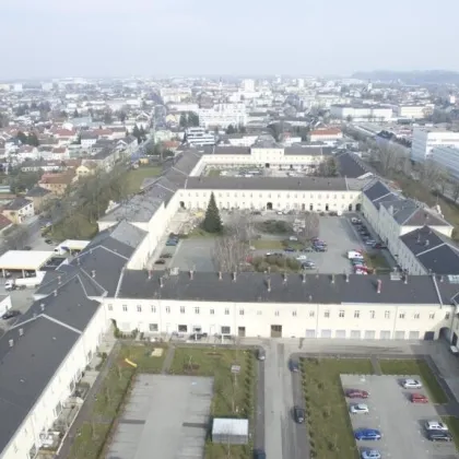 DRAGONER HÖFE: Büro-/Atelier-/Ordi-/Geschäftsfläche exklusiv u. einzigartig - Gewölbe, Granitsäulen, beeindruckende Raumhöhe...- weitreichender Gestaltungsfreiraum in historischen Gemäuern - optionale Lagerfläche mit 27 m² - Bild 3