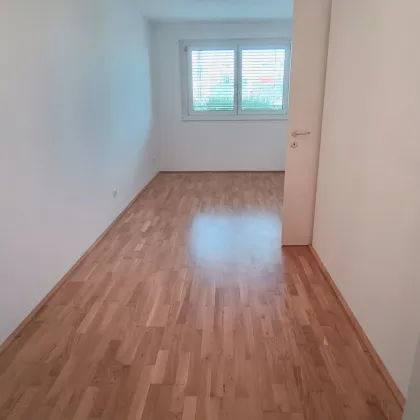 MITTEN IN DER STADT Ruhe auf der begrünten Terrasse genießen - 2 Zimmer Neubauwohnung - Bild 3
