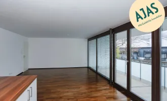 Helle moderne 3-Zimmer-Wohnung mit Komplettverglasung