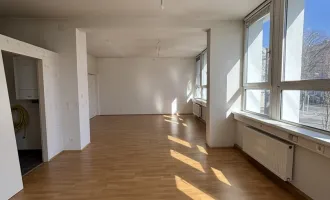 MARKT AM BINDERMICHL: 61 m² (ERWEITERBAR AUF BIS ZU 255,40 m²) mit garantiert bestem Preis-/Leistungsverhältnis - flexibel in Aufteilung u. Gestaltung - Fitnessstudio /Büro-/Ordinationsfläche im frequentierten Nahversorgungszentrum!