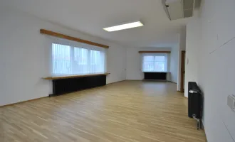 Provisionsfrei! Kanzlei/Büro/Agentur am Hauptplatz von Gloggnitz kombinieren!