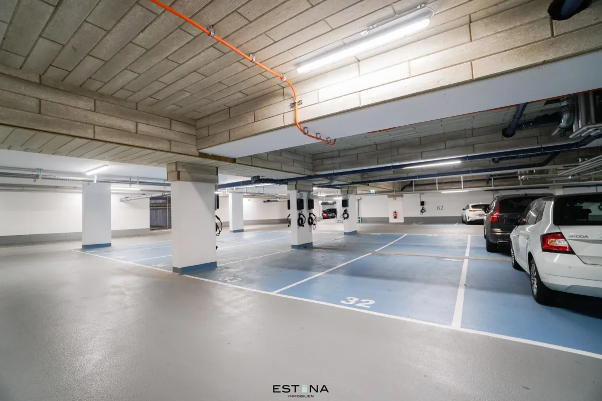 Tiefgaragenstellplatz Nähe U1 / mit E-Ladestation - Bild 1