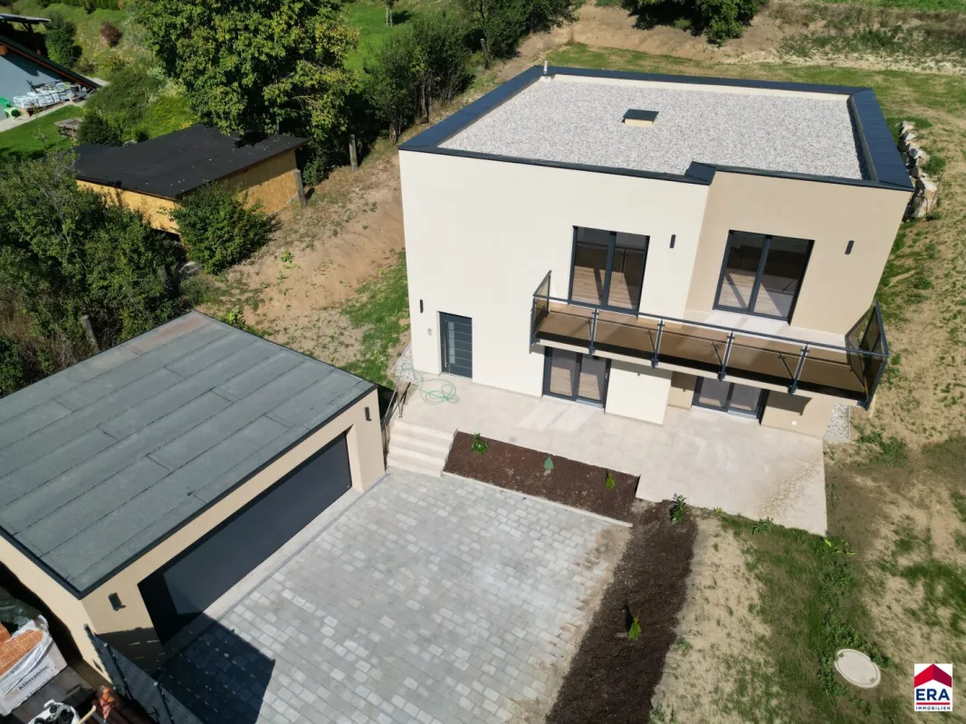 Achtung Preisänderung - Einfamilienhaus in sonniger Lage - schlüsselfertiger Neubau mit Terrasse, Balkon und Doppelgarage - Bild 1