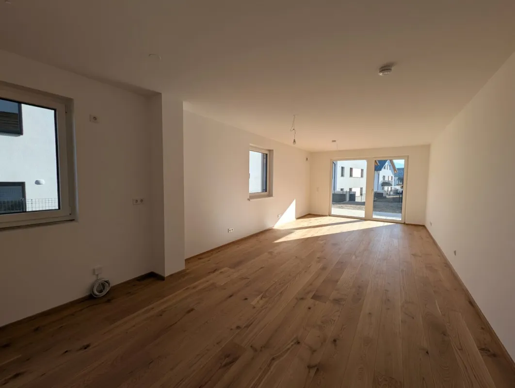 Bezugsfertig - ansprechende 3 Zimmer Erstbezugs-Gartenwohnung im Ortszentrum Hallwang! - Bild 1