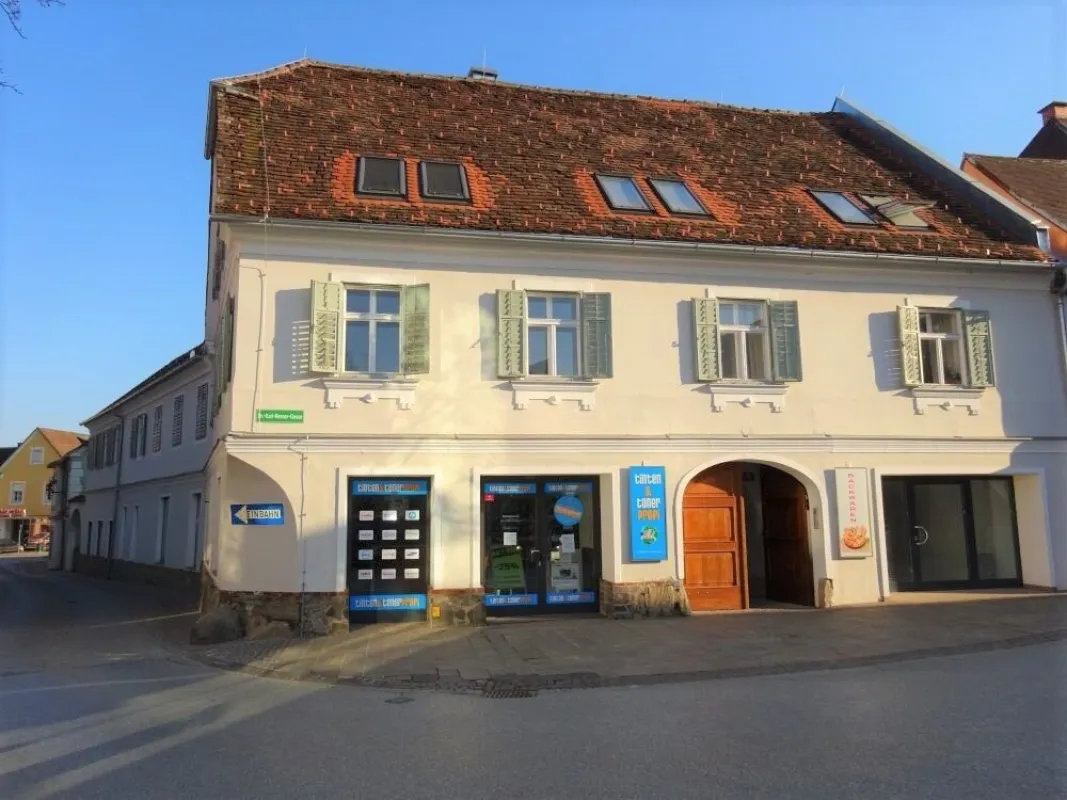 Einzigartiges saniertes, historisches Stadtpalais mit Parkplätzen in der Weizer Innenstadt - Bild 1