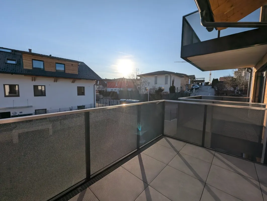 Bezugsfertig - gemütliche 2 Zimmer Erstbezugs-Wohnung mit Balkon im Ortszentrum Hallwang! - Bild 1