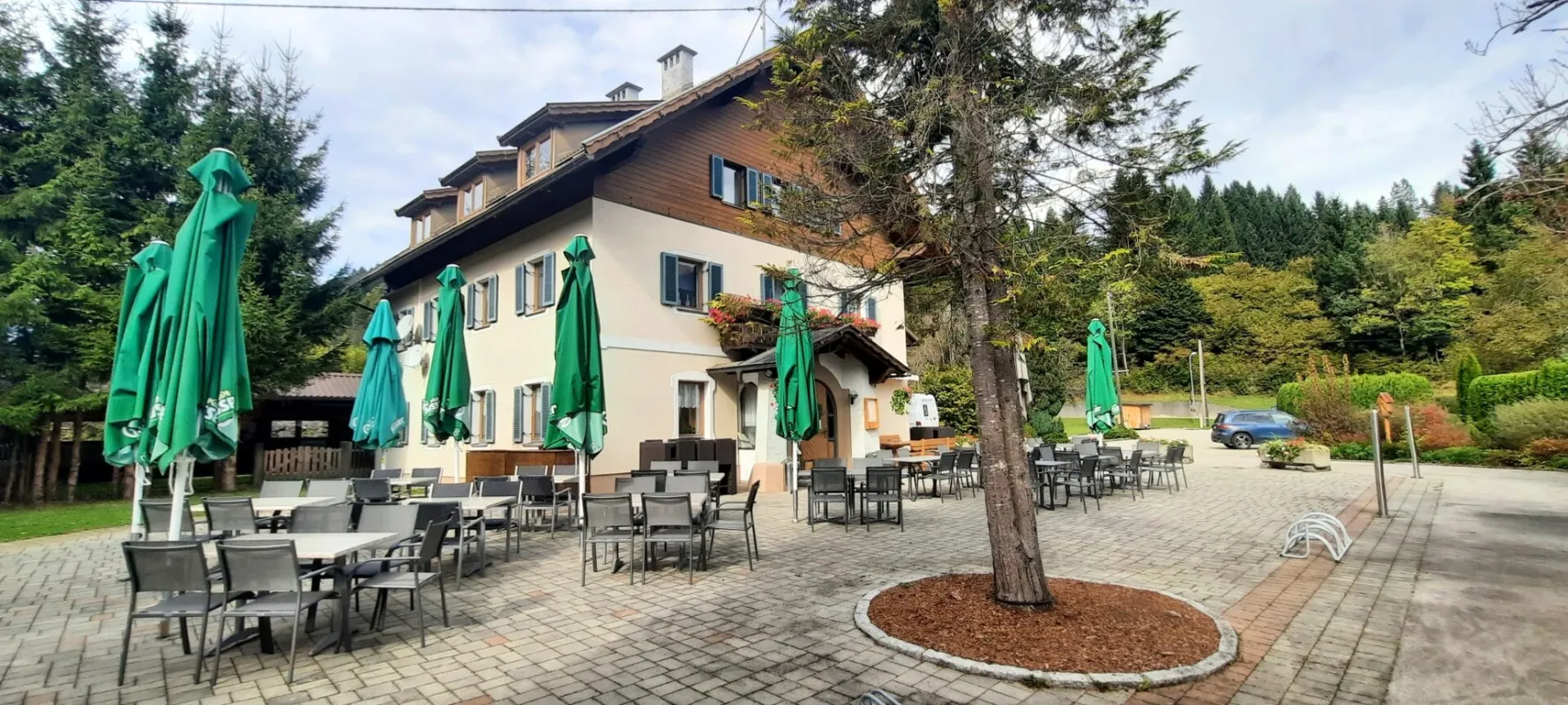 Gutgehender Gastbetrieb mit Zimmervermietung -  Schi- und Wanderregion Nassfeld Hermagor - Bild 1