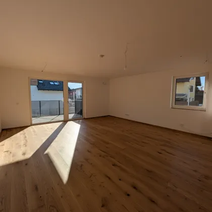 Bezugsfertig - großzügige 4 Zimmer Erstbezugs-Wohnung mit traumhaftem Balkon im Ortszentrum Hallwang! - Bild 2